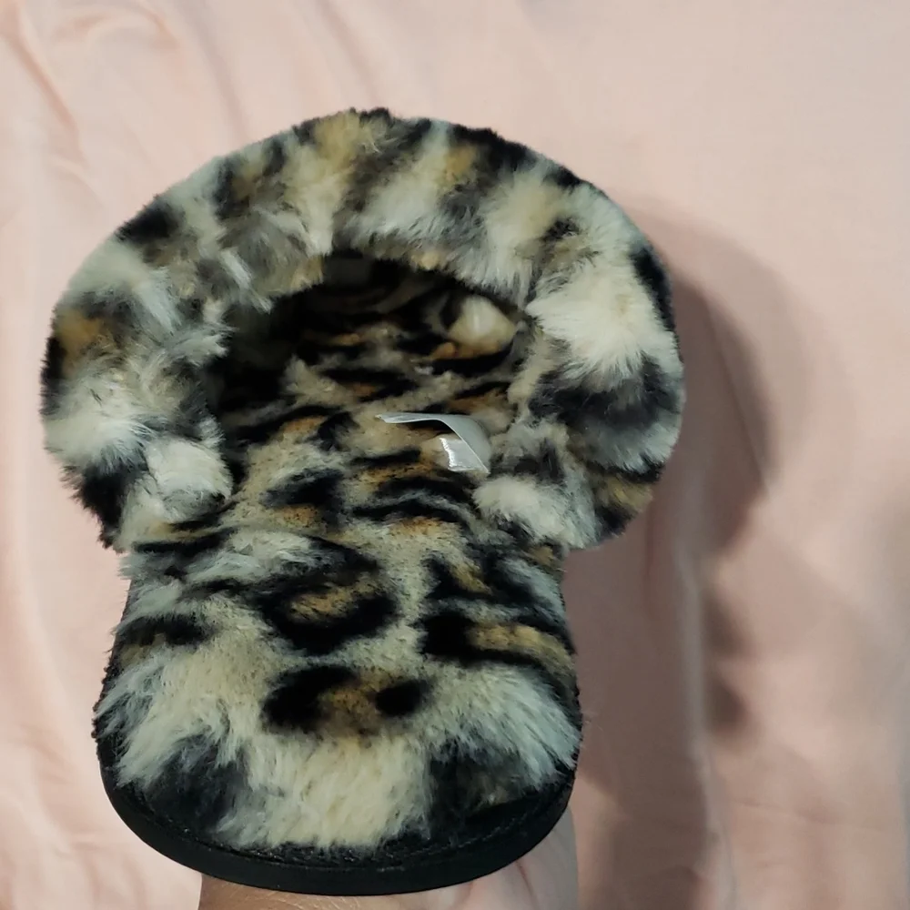 Leopard Print Slippers - Picture 8 of 8